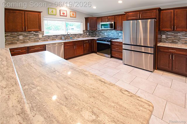 12137 Volpe Drive, Sterling Heights, MI 48312