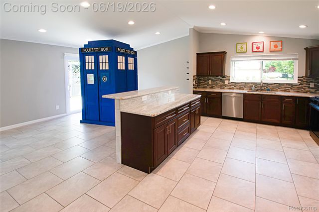 12137 Volpe Drive, Sterling Heights, MI 48312