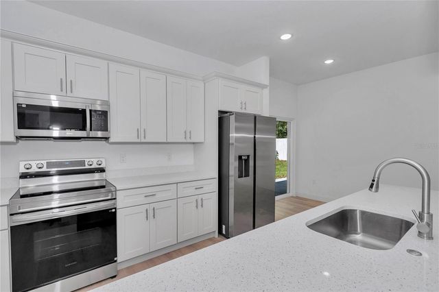 6392 SW 155 PLACE, Ocala, FL 34474