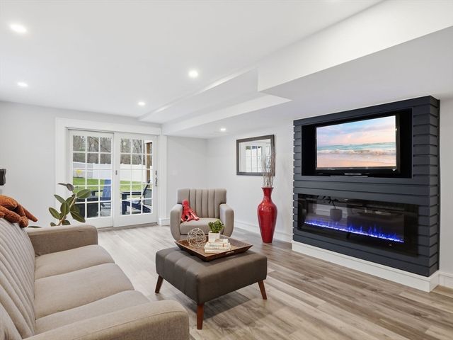 121 Greenwood Rd, Andover, MA 01810