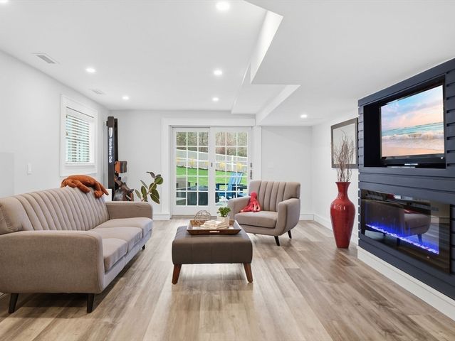 121 Greenwood Rd, Andover, MA 01810