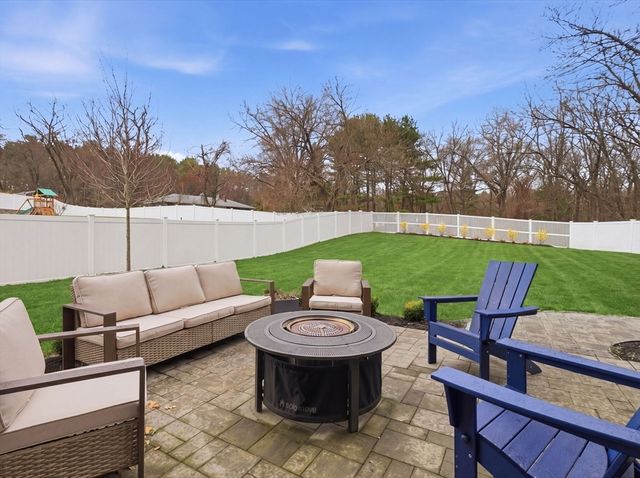 121 Greenwood Rd, Andover, MA 01810