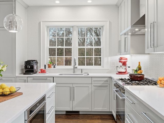 121 Greenwood Rd, Andover, MA 01810