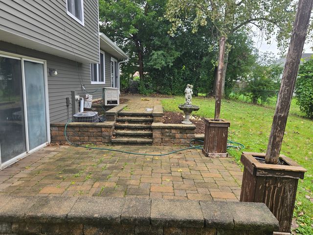 1310 Leawood Drive, Elgin, IL 60120