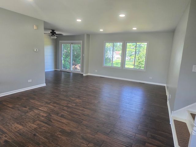 1310 Leawood Drive, Elgin, IL 60120