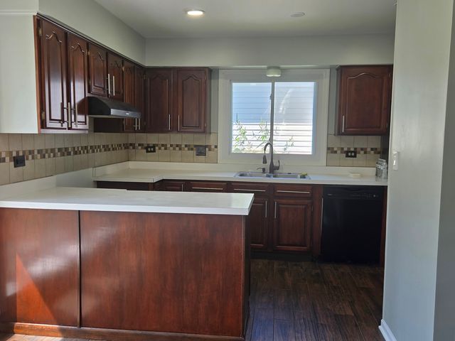 1310 Leawood Drive, Elgin, IL 60120