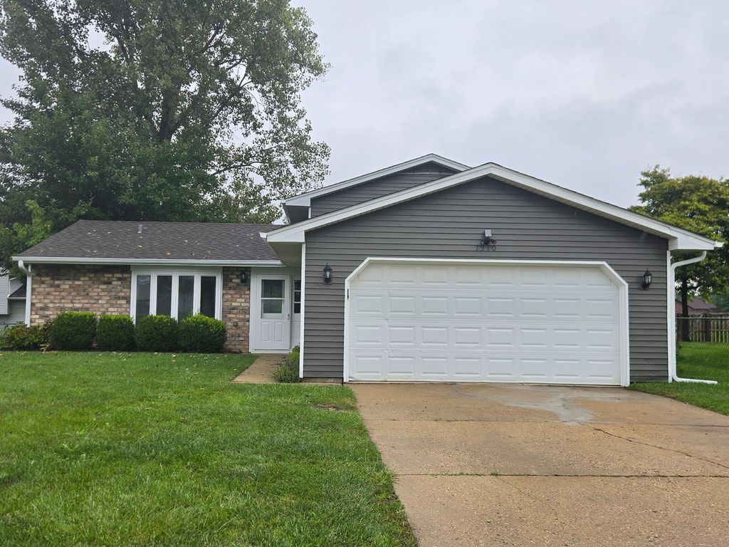 1310 Leawood Drive, Elgin, IL 60120