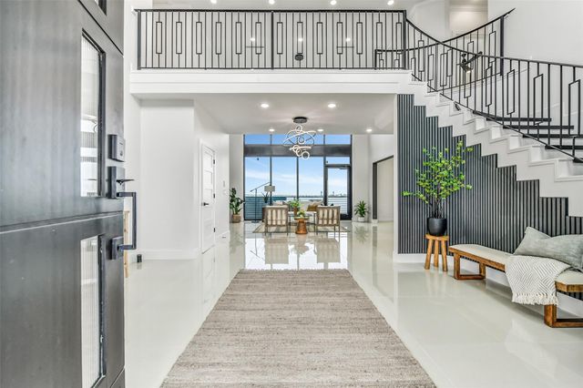 9208 W Bay Road, Galveston, TX 77554