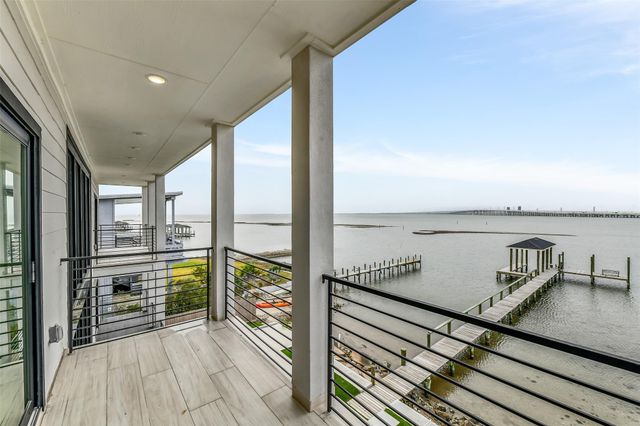 9208 W Bay Road, Galveston, TX 77554