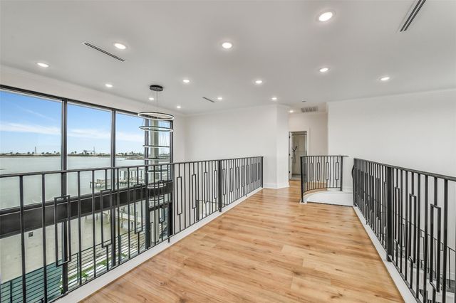9208 W Bay Road, Galveston, TX 77554