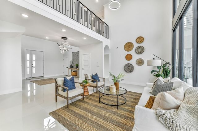9208 W Bay Road, Galveston, TX 77554