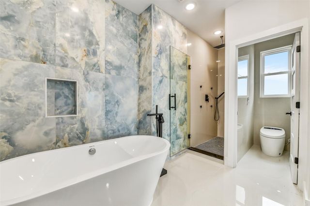 9208 W Bay Road, Galveston, TX 77554