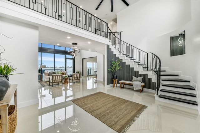 9208 W Bay Road, Galveston, TX 77554