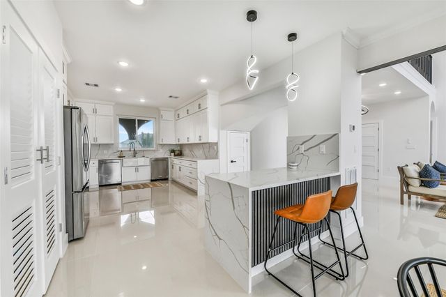 9208 W Bay Road, Galveston, TX 77554