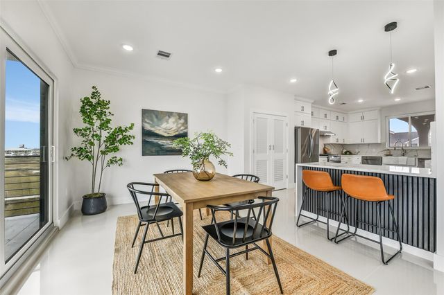 9208 W Bay Road, Galveston, TX 77554