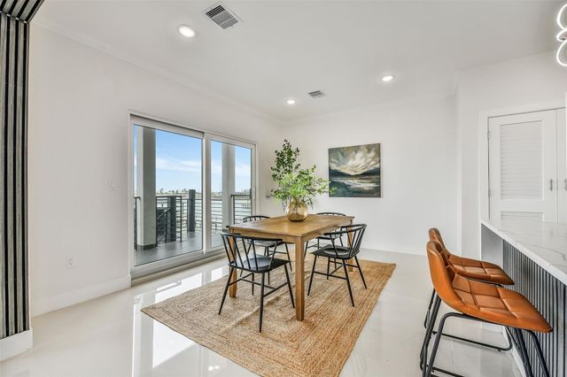 9208 W Bay Road, Galveston, TX 77554