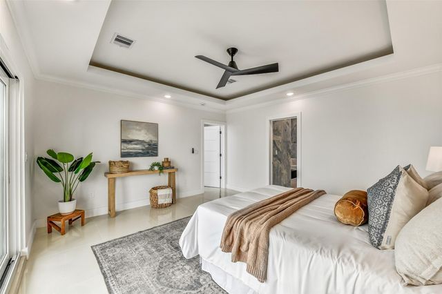 9208 W Bay Road, Galveston, TX 77554