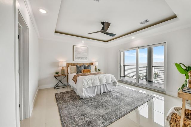 9208 W Bay Road, Galveston, TX 77554