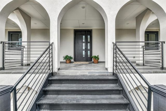 9208 W Bay Road, Galveston, TX 77554