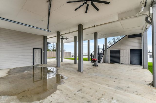9208 W Bay Road, Galveston, TX 77554