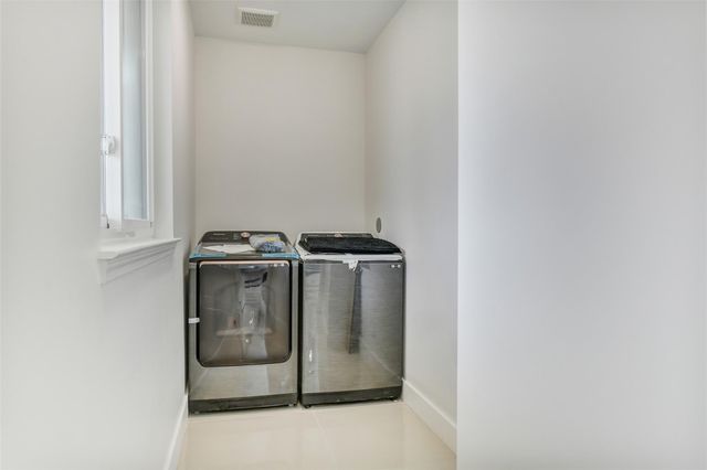 9208 W Bay Road, Galveston, TX 77554