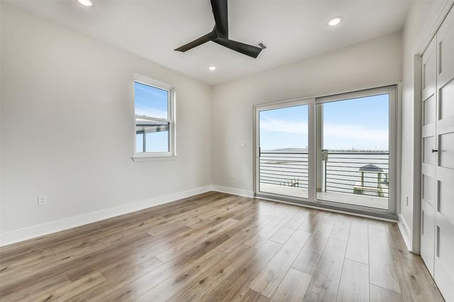 9208 W Bay Road, Galveston, TX 77554