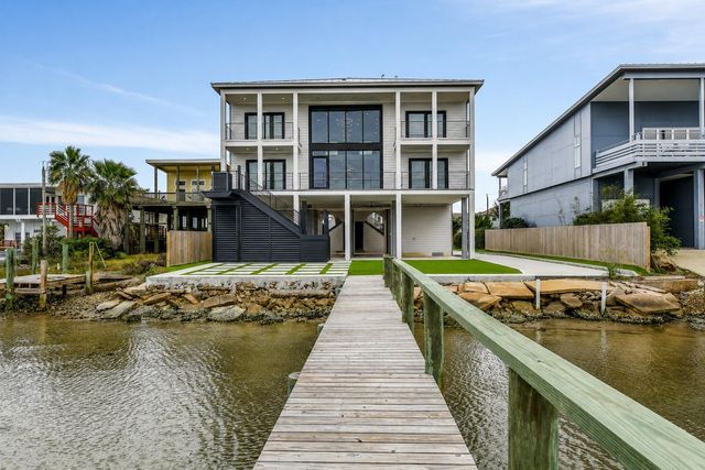 9208 W Bay Road, Galveston, TX 77554