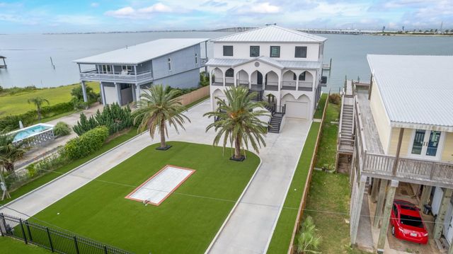 9208 W Bay Road, Galveston, TX 77554