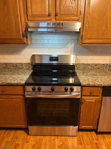 13 Jennifer Ct, Lebanon Boro, NJ 08833