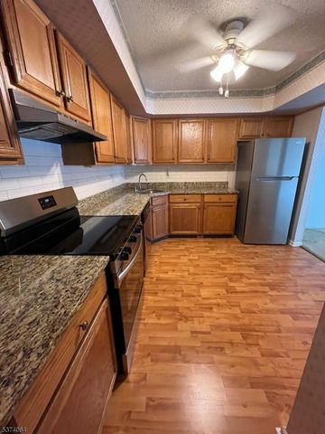 13 Jennifer Ct, Lebanon Boro, NJ 08833