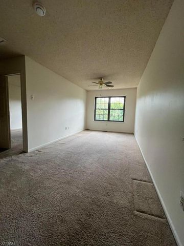 13 Jennifer Ct, Lebanon Boro, NJ 08833