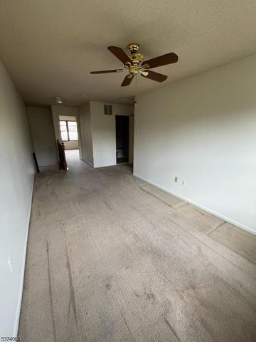 13 Jennifer Ct, Lebanon Boro, NJ 08833