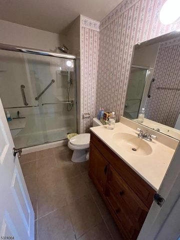 13 Jennifer Ct, Lebanon Boro, NJ 08833