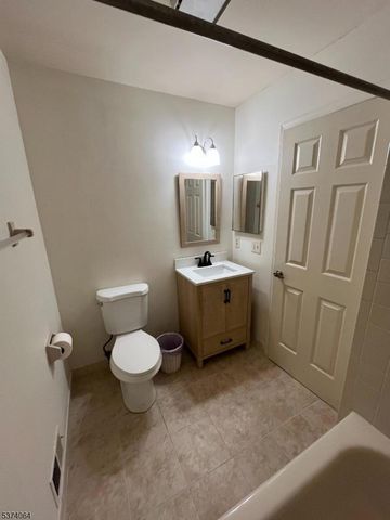 13 Jennifer Ct, Lebanon Boro, NJ 08833