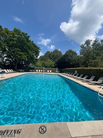 13 Jennifer Ct, Lebanon Boro, NJ 08833