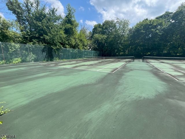 13 Jennifer Ct, Lebanon Boro, NJ 08833