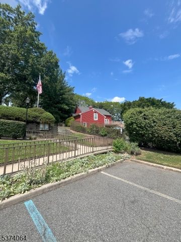 13 Jennifer Ct, Lebanon Boro, NJ 08833