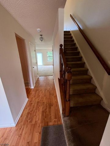 13 Jennifer Ct, Lebanon Boro, NJ 08833