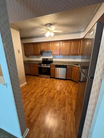 13 Jennifer Ct, Lebanon Boro, NJ 08833