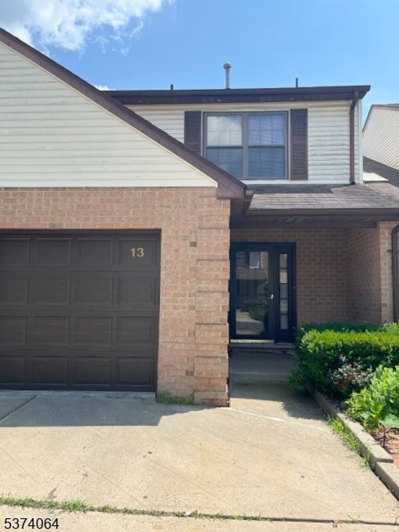 13 Jennifer Ct, Lebanon Boro, NJ 08833