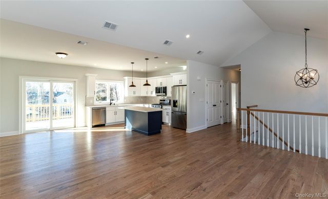 748 9W Route, Valley Cottage, NY 10989