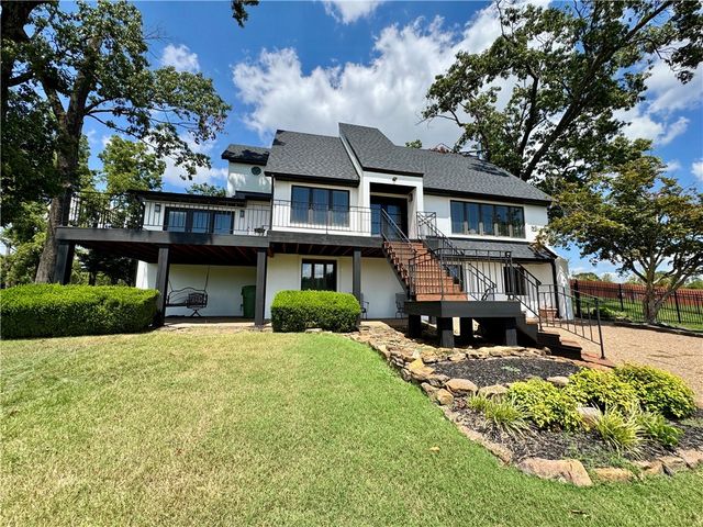 624 Horsebarn Road, Rogers, AR 72758
