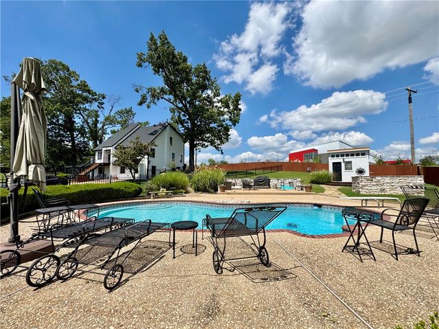 624 Horsebarn Road, Rogers, AR 72758