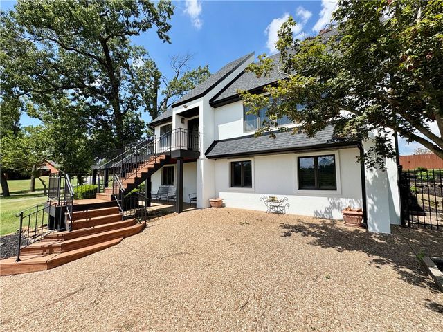 624 Horsebarn Road, Rogers, AR 72758