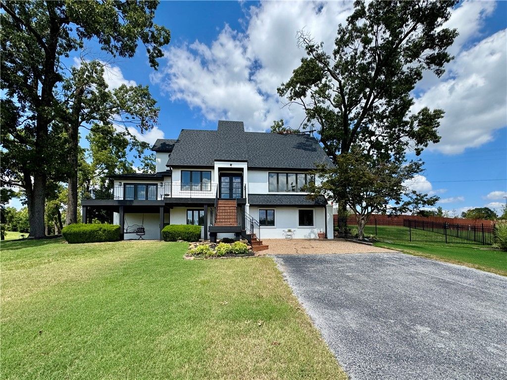 624 Horsebarn Road, Rogers, AR 72758