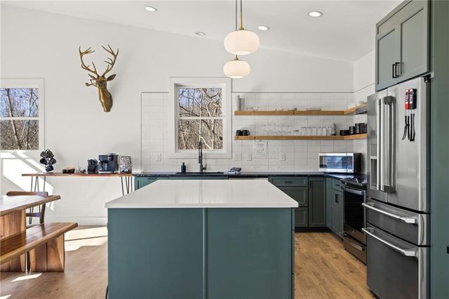 572 Left Turn, Blue Ridge, GA 30513