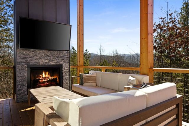 572 Left Turn, Blue Ridge, GA 30513