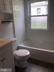 141 W WAYNE AVE, Wayne, PA 19087