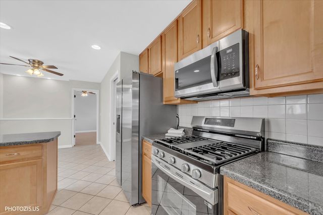 2112 Portsmouth Avenue, Westchester, IL 60154