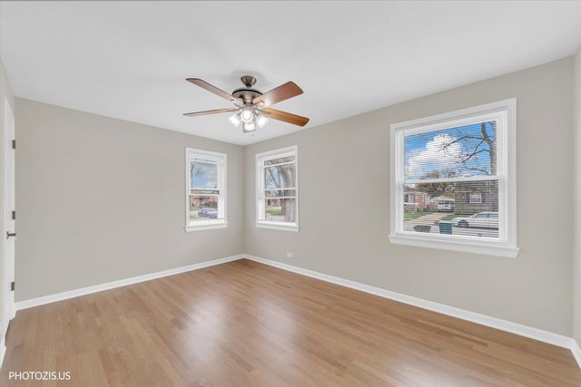 2112 Portsmouth Avenue, Westchester, IL 60154